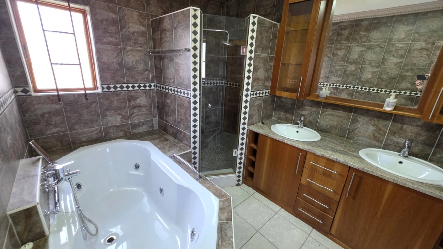 4 Bedroom Property for Sale in Ifafi North West